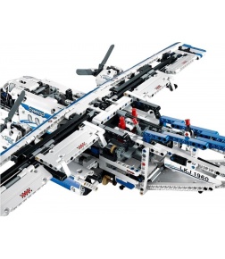 Конструктор LEGO Technic Грузовой самолет 42025
