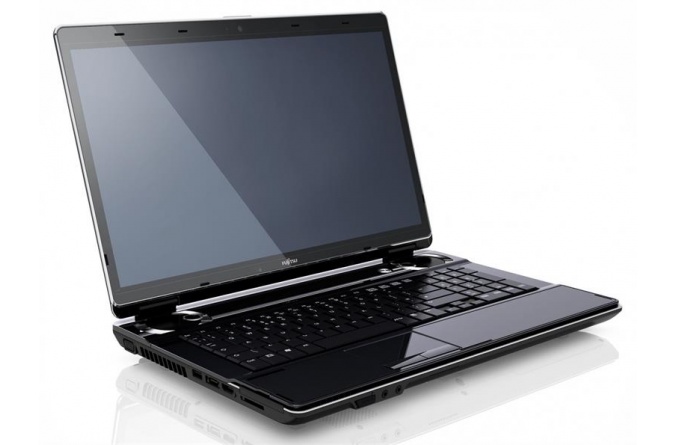 Ноутбук Fujitsu LIFEBOOK NH751 фото 3