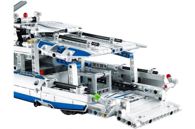 Конструктор LEGO Technic Грузовой самолет 42025 фото 5